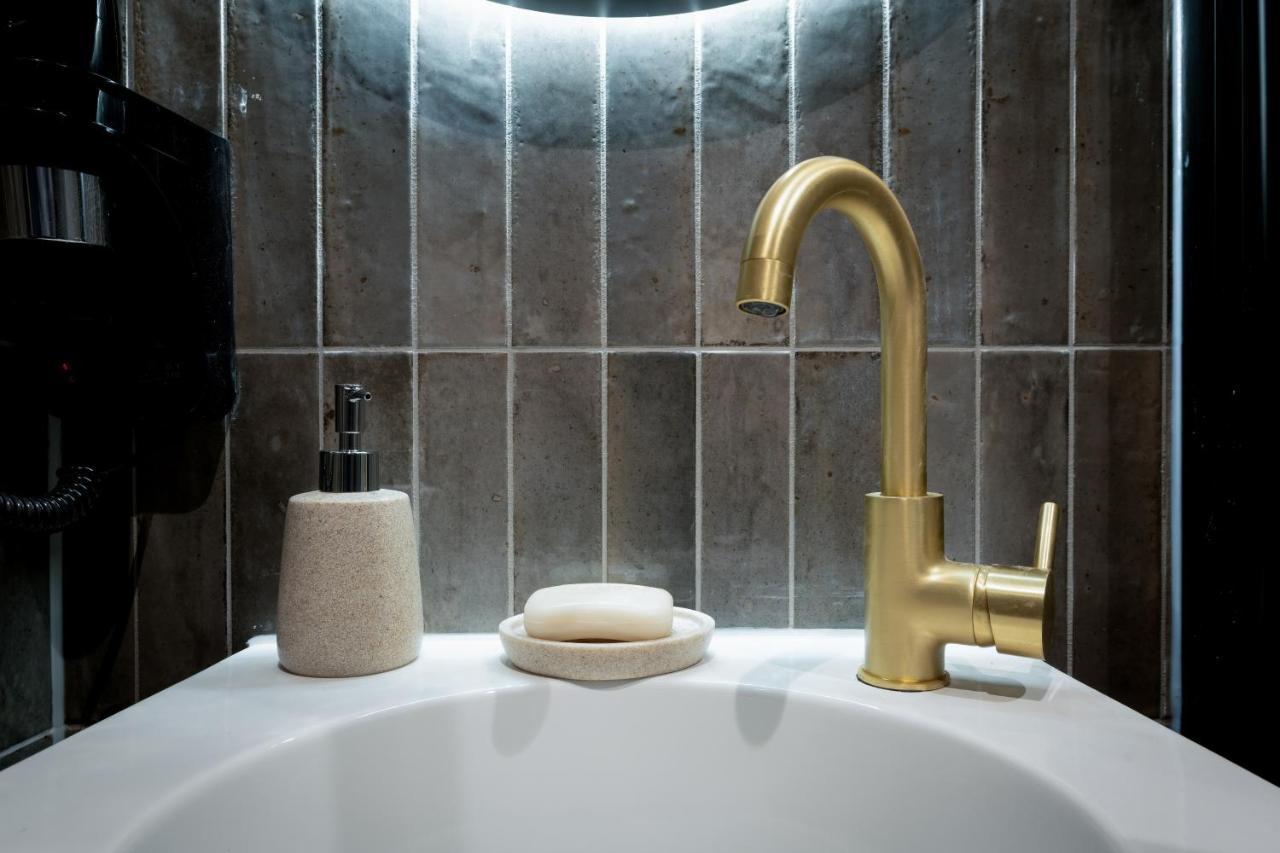 Boutique Hotel First City กรุงเฮก ภายนอก รูปภาพ